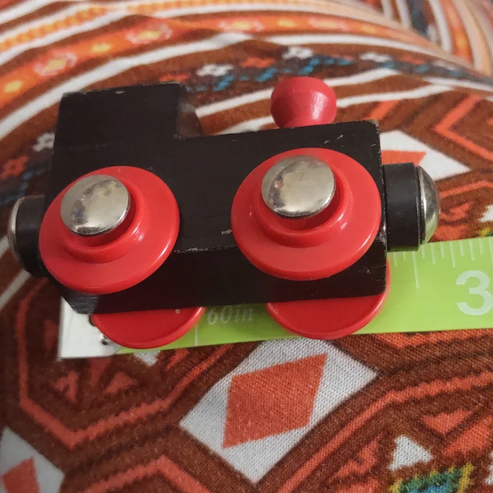 Wooden magnetic train, caboose, and four green trees lot - Picture 15 of 16